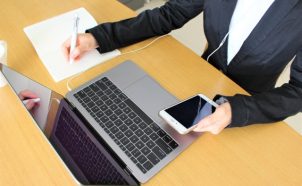 セミナーとウェビナーの違いとは？  開催方法や集客方法、準備の流れを比較